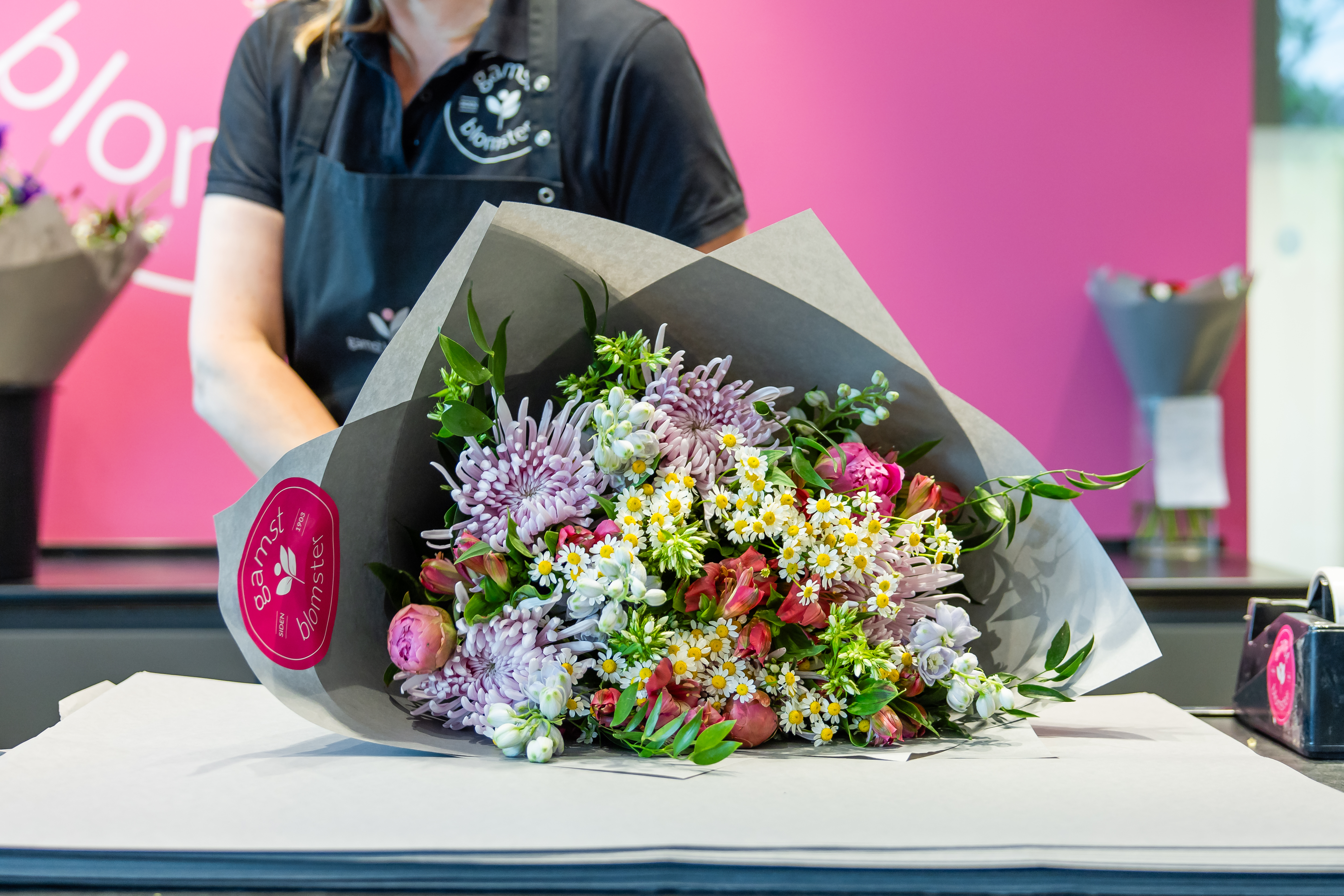 En flot farverig buket fra Gamst Blomst i Amager Centret 